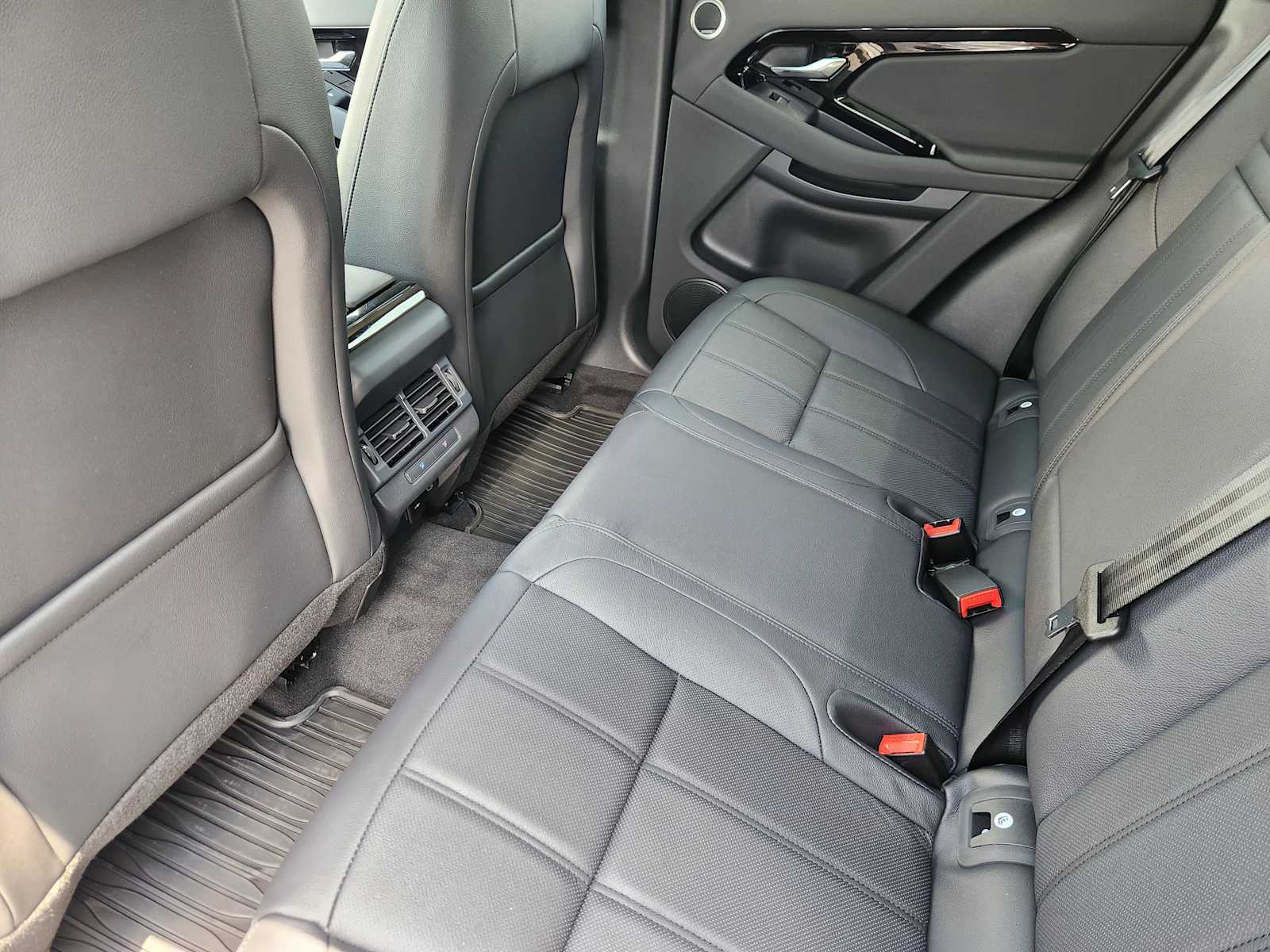 2026 Land Rover Range Rover Evoque Dynamic SE photo 25
