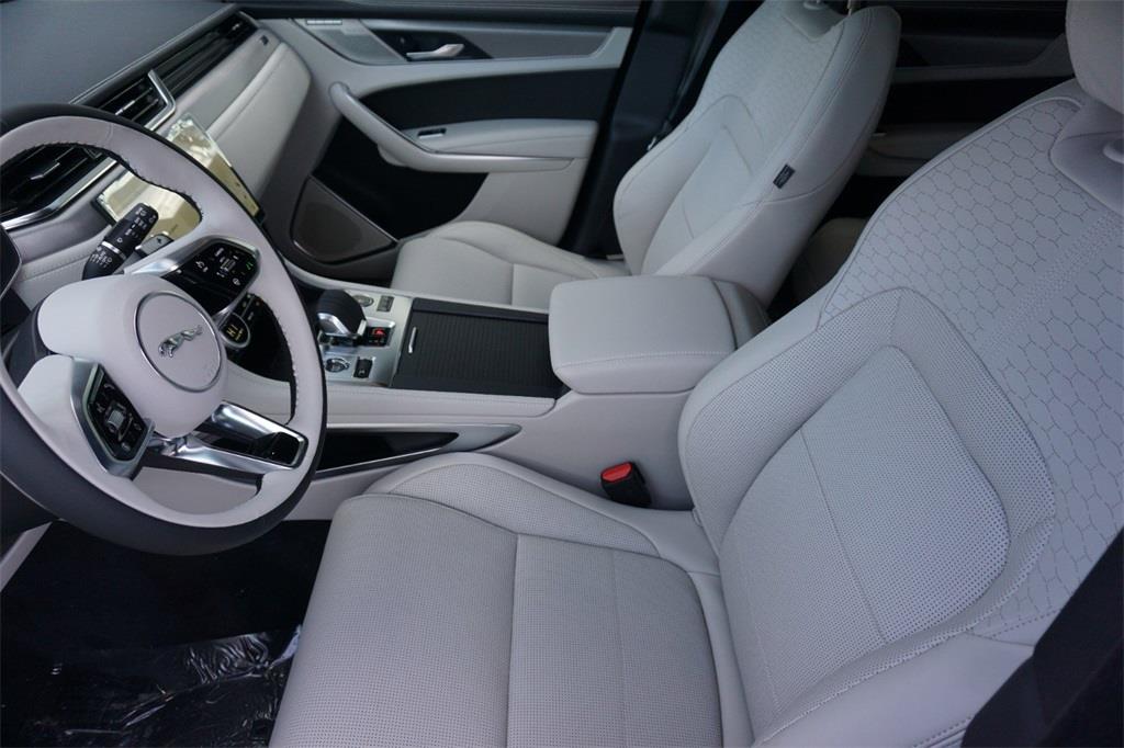 2025 Jaguar F-PACE R-Dynamic S photo 5