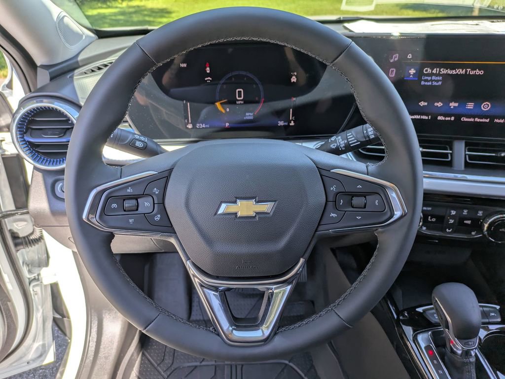 2025 Chevrolet Trax LT photo 15