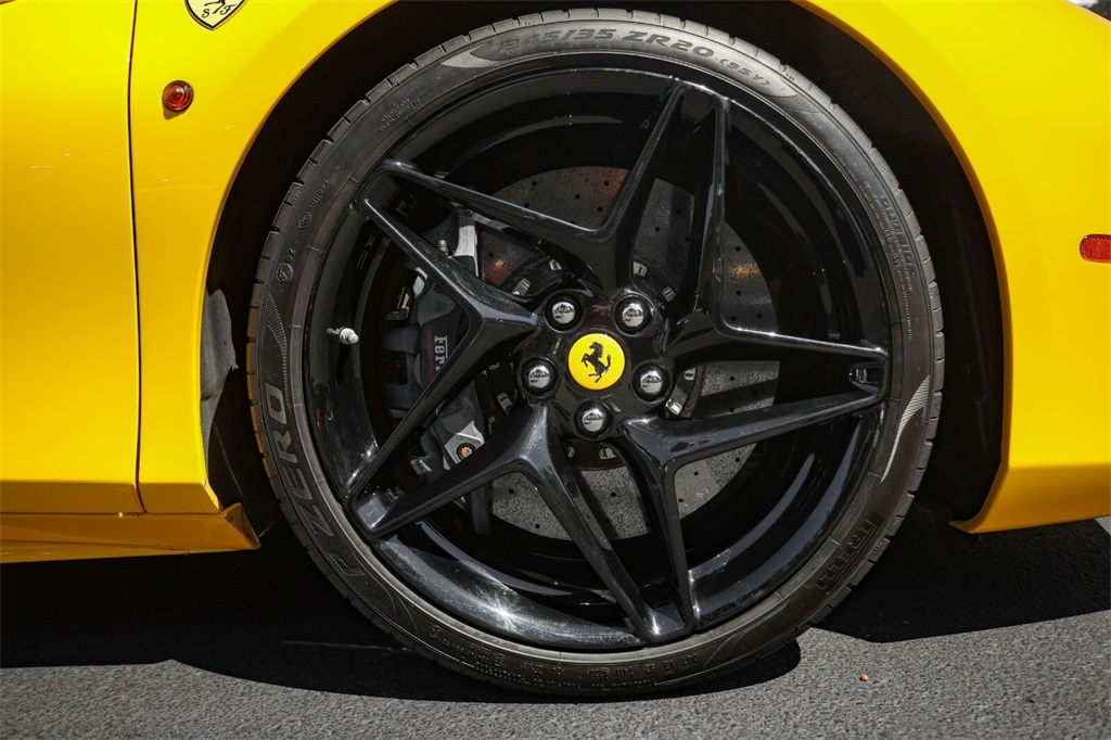2016 Ferrari 488 GTB photo 12