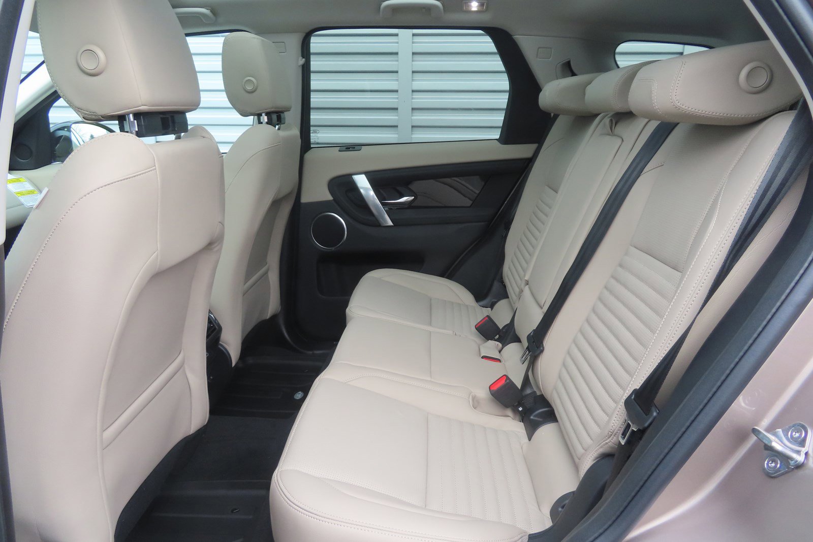 2023 Land Rover Discovery Sport S photo 6