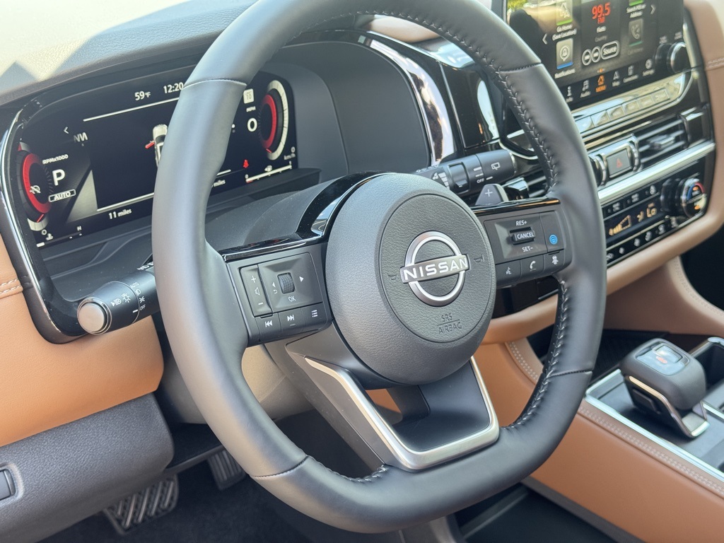 2025 Nissan Pathfinder Platinum photo 10