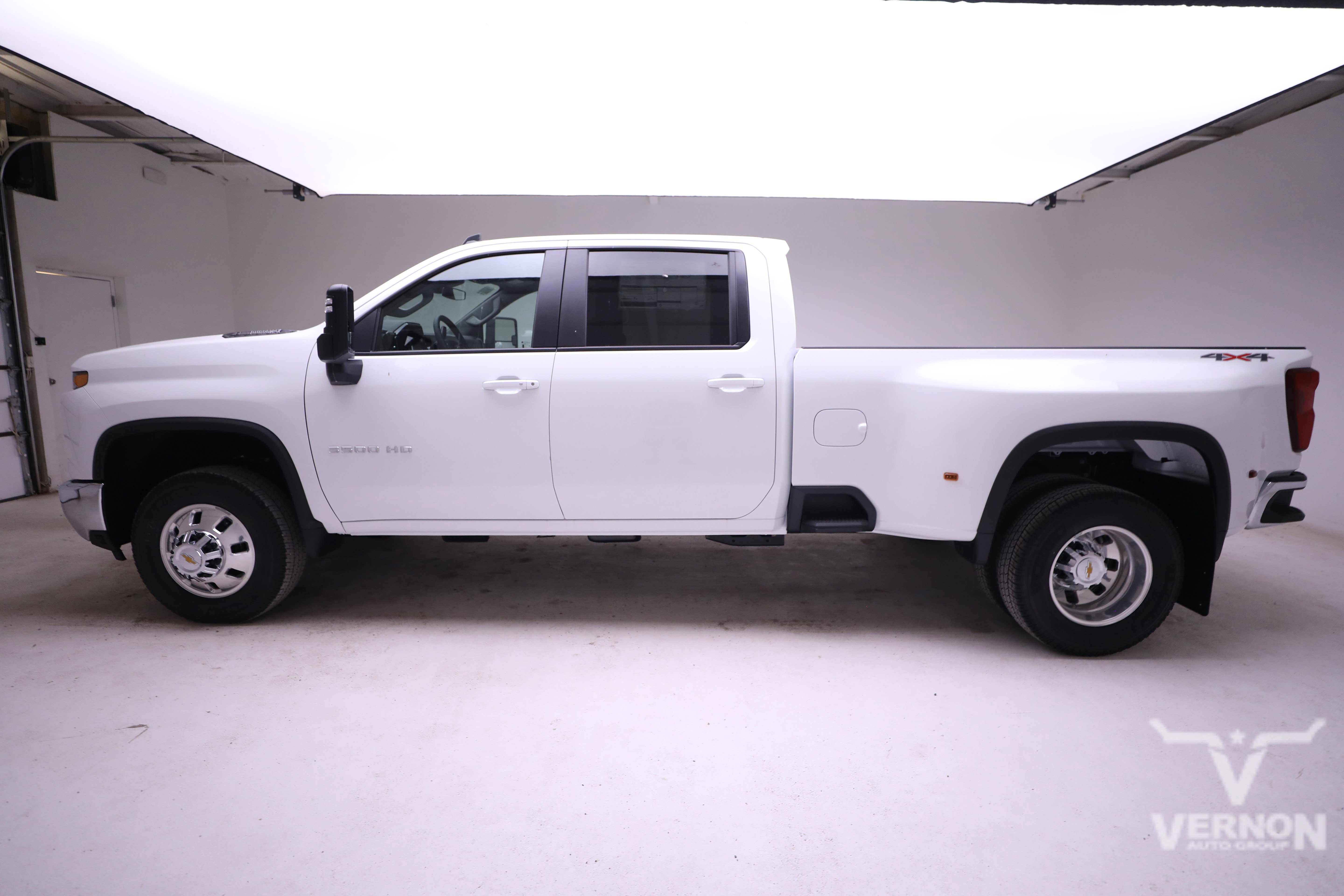 2026 Chevrolet Silverado 3500HD LT photo 2