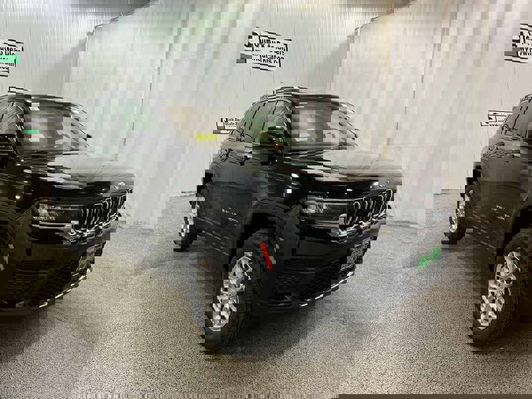 2025 Jeep Grand Cherokee Laredo's photo