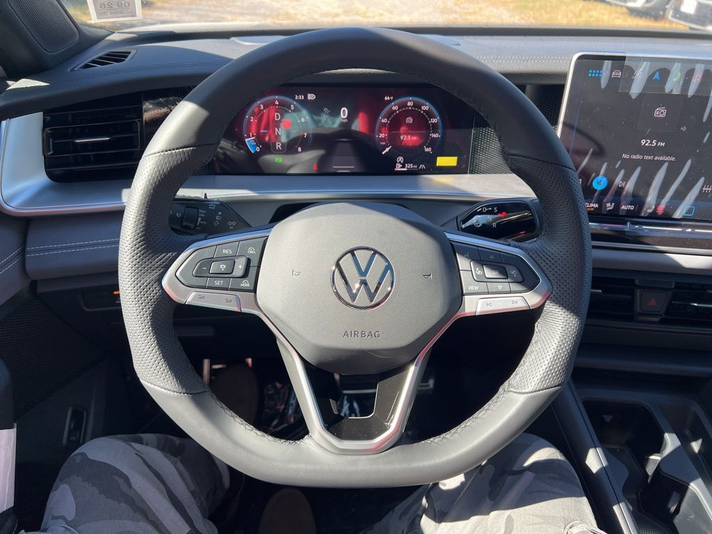 2025 Volkswagen Tiguan SE R-Line Black photo 25