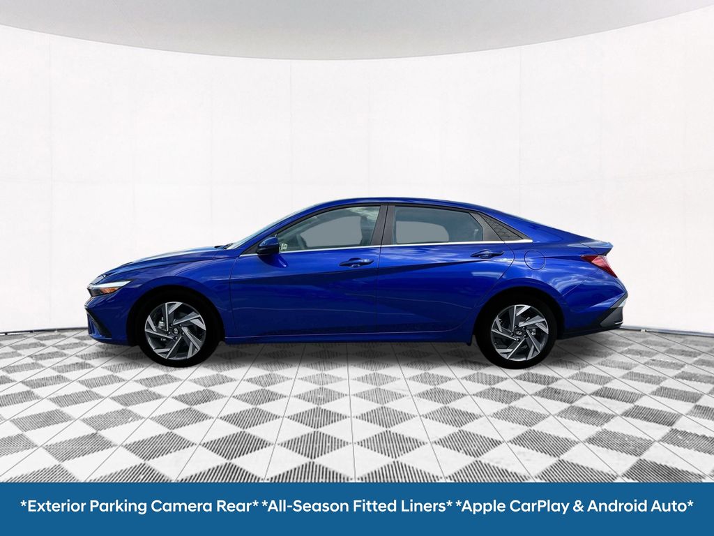 2025 Hyundai Elantra SEL Convenience photo 2
