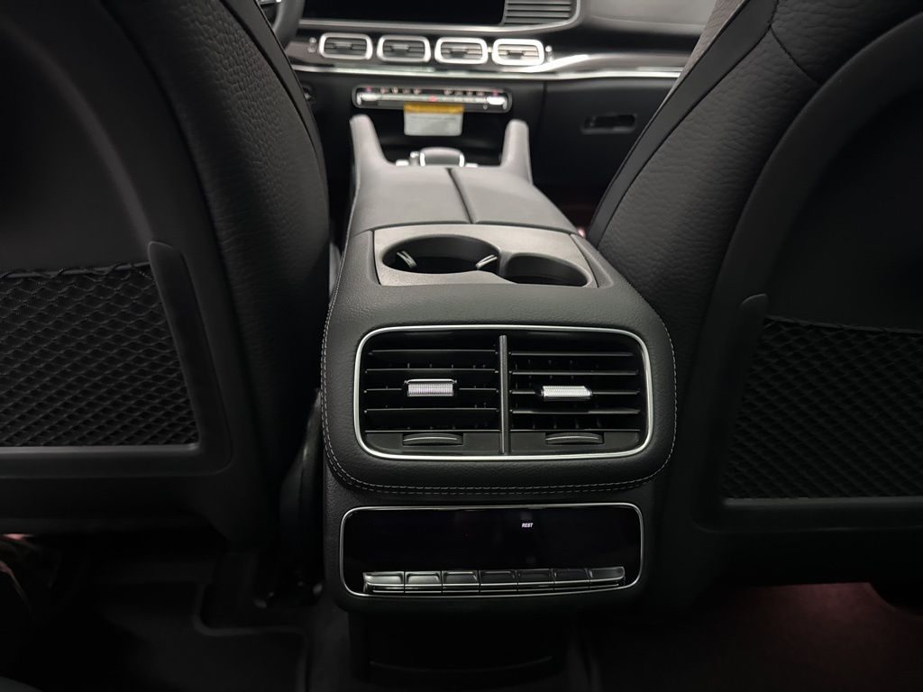 2026 Mercedes Benz GLS 580 4MATIC photo 17