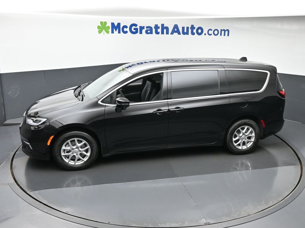 2026 Chrysler Pacifica photo 26