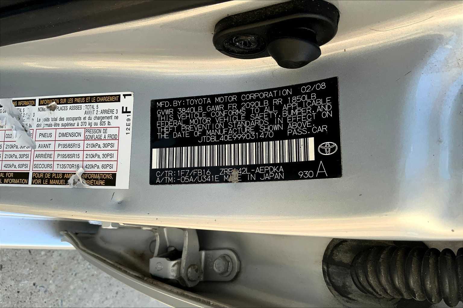2009 Toyota RAV4 LE photo 33