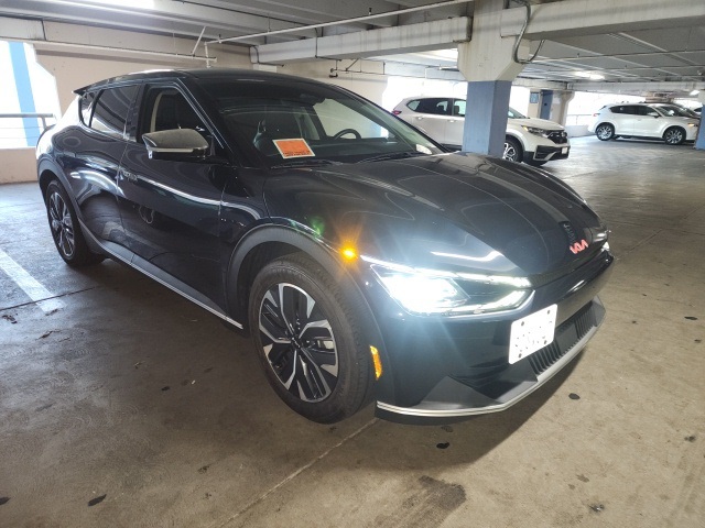 2022 Kia Ev6 Light's photo