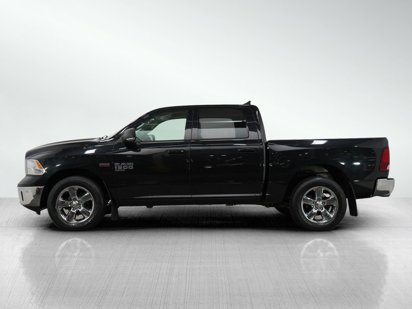 2019 Ram 1500 SLT photo 2