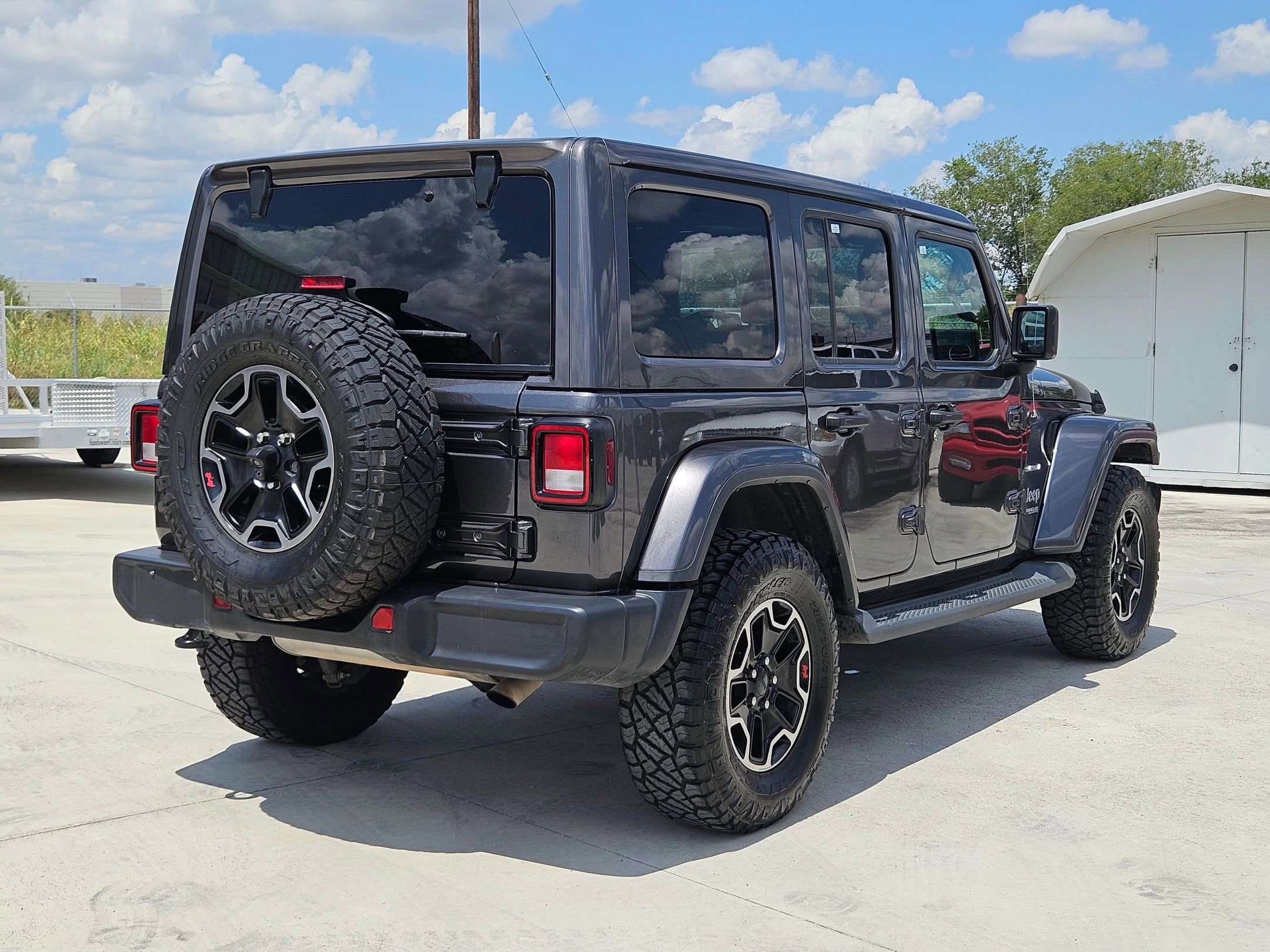 2018 Jeep Wrangler Unlimited Sahara photo 2