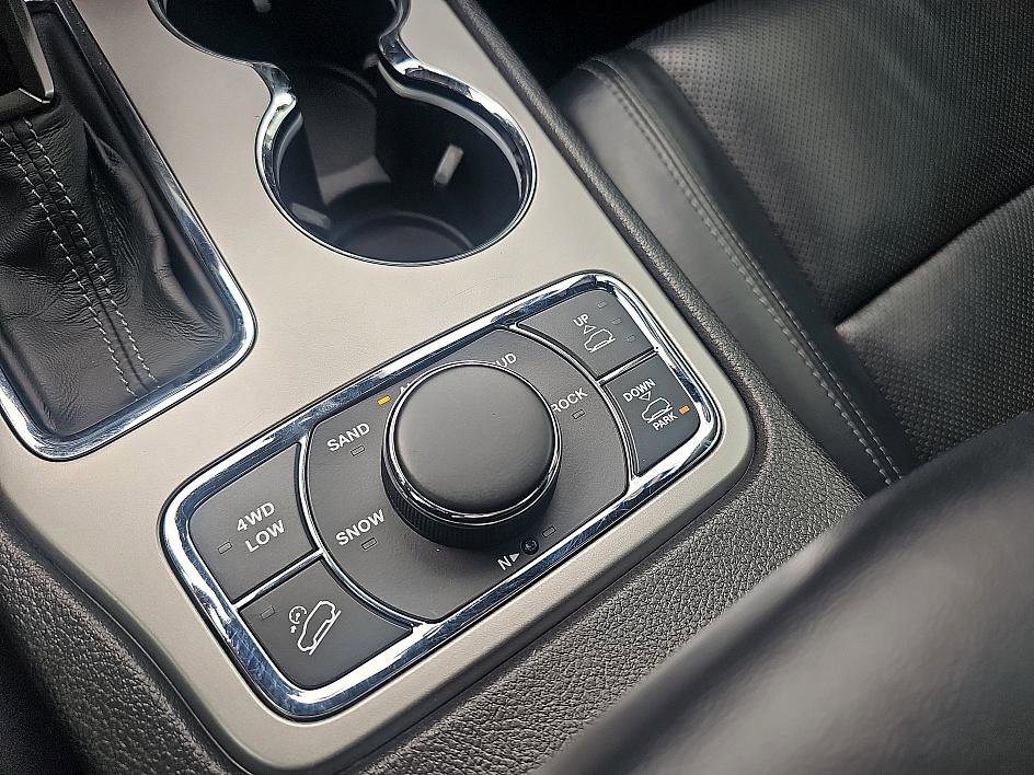 2019 Jeep Grand Cherokee Overland photo 15