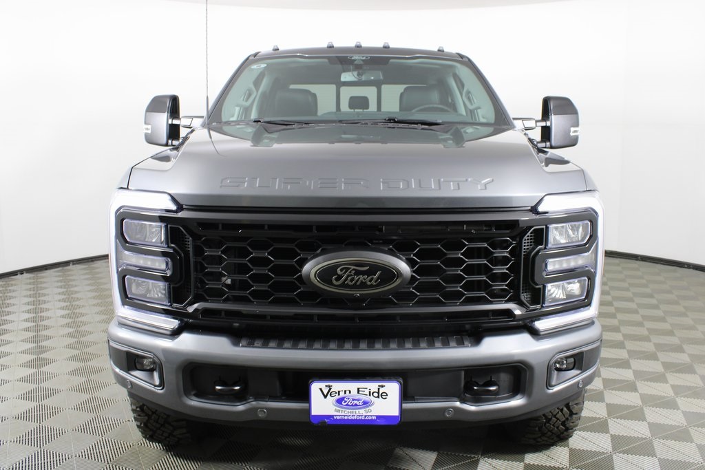 2026 Ford F-350 Lariat photo 2