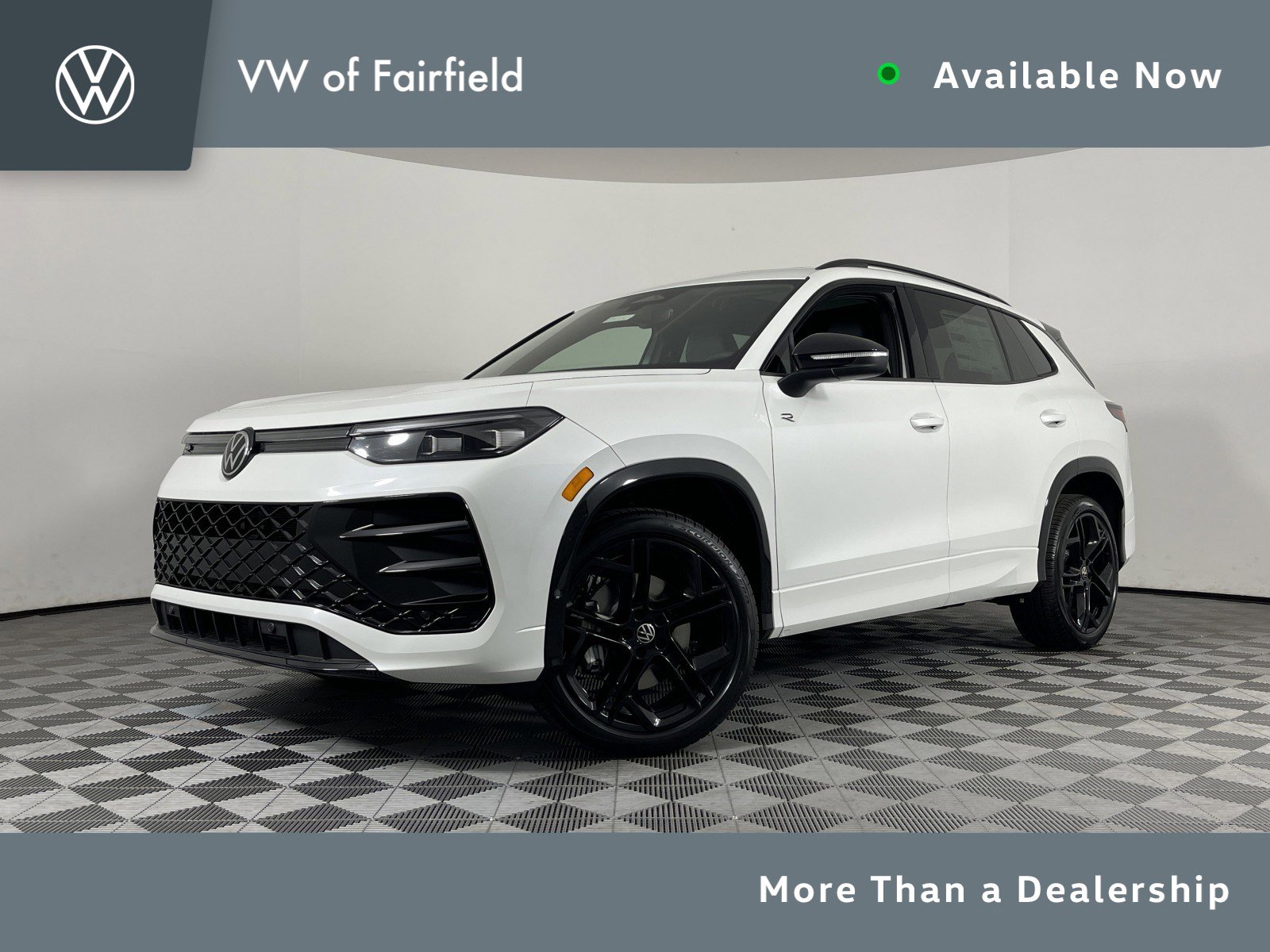 2025 Volkswagen Tiguan SE R-LINE BLACK's photo