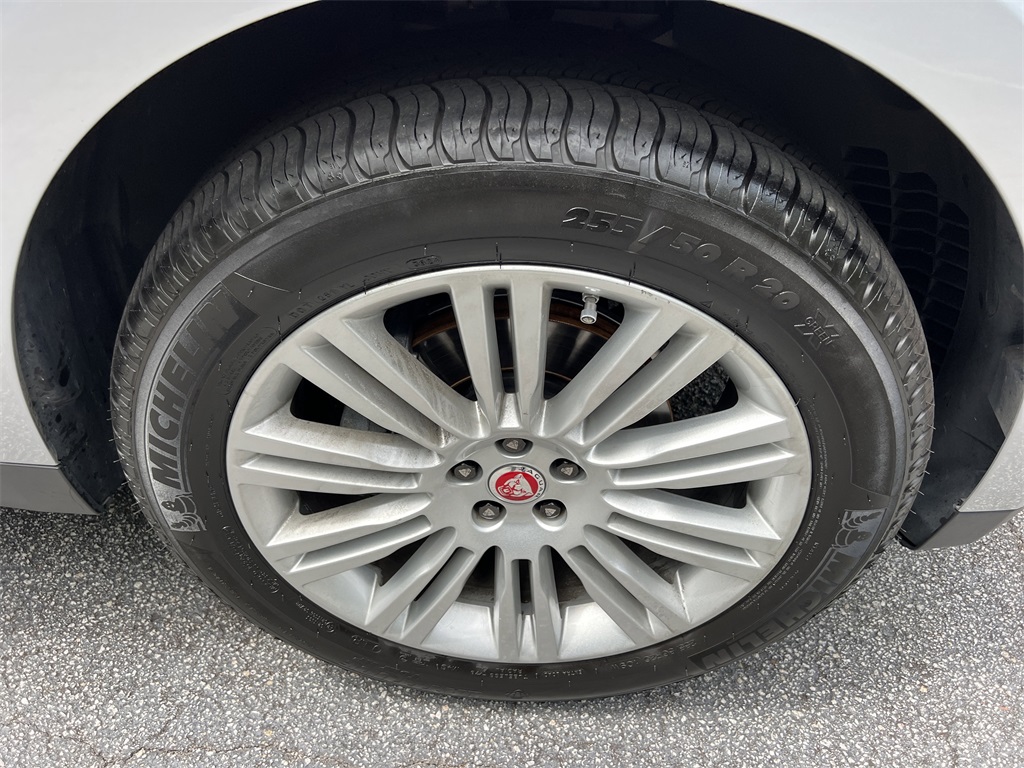 2020 Jaguar F-PACE Premium photo 10