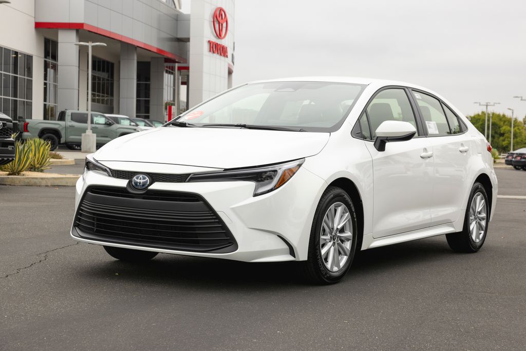 2025 Toyota Corolla Hybrid LE photo 2