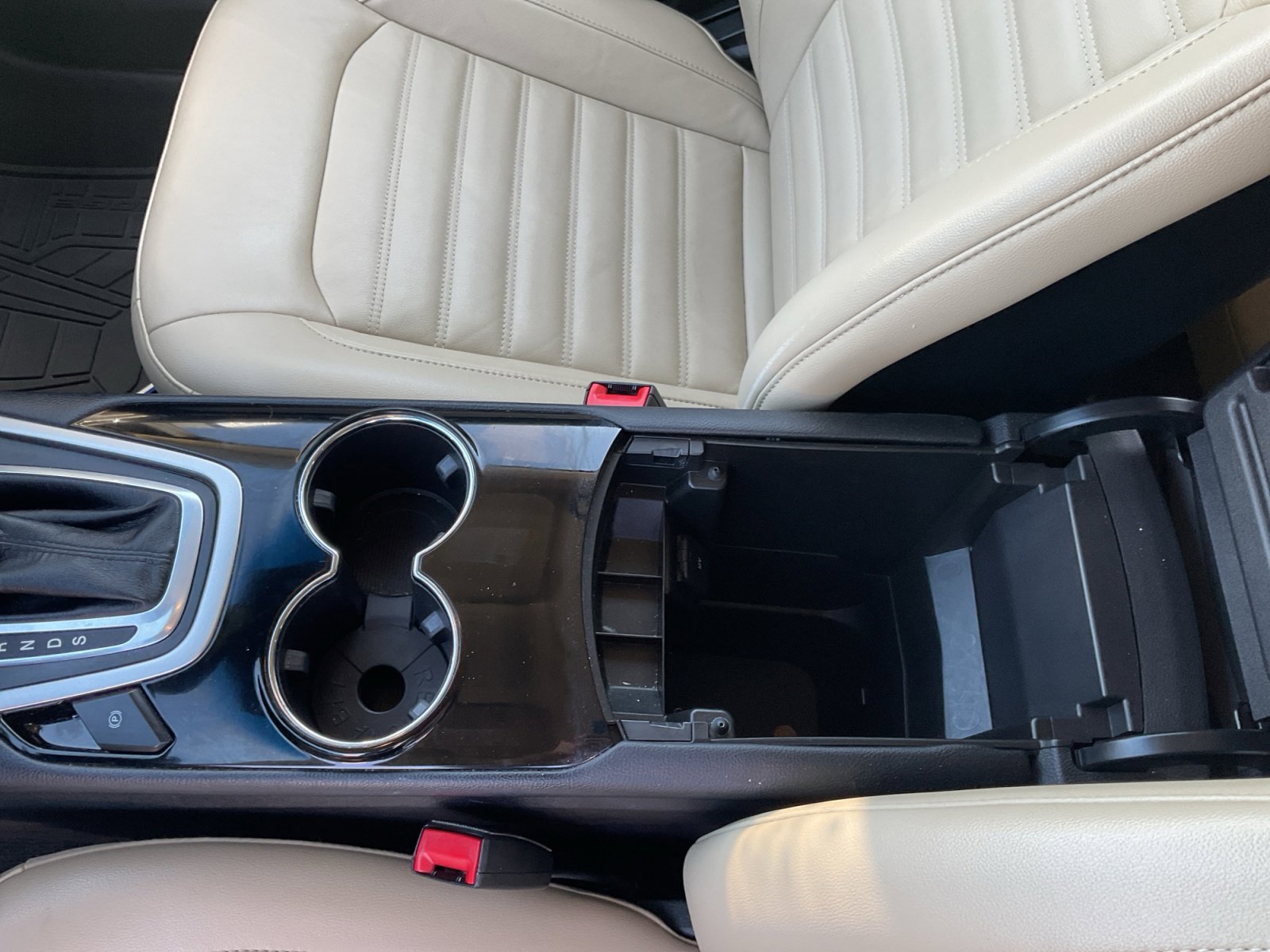 2016 Ford Edge SEL photo 25