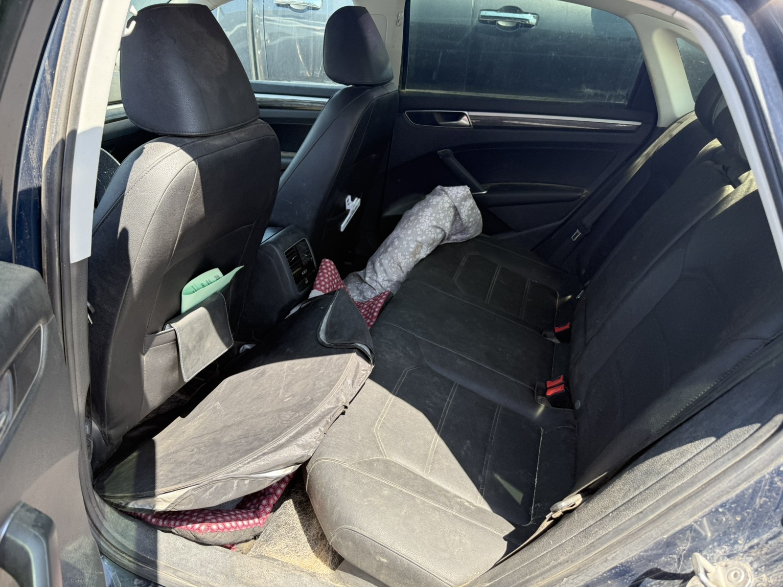 Used 2018 BLUE Volkswagen 2.0T SE image 12