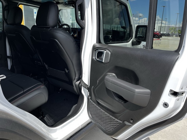 2025 Jeep Wrangler Rubicon photo 18