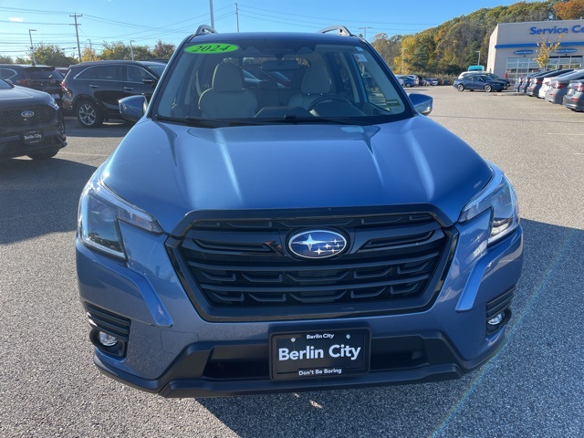 2024 Subaru Forester Premium Base photo 2