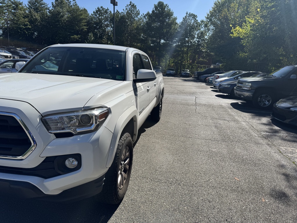 2017 Toyota Tacoma SR5 TRD Sport photo 3