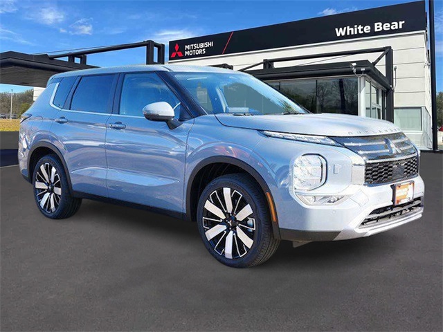 2025 Mitsubishi Outlander SE's photo