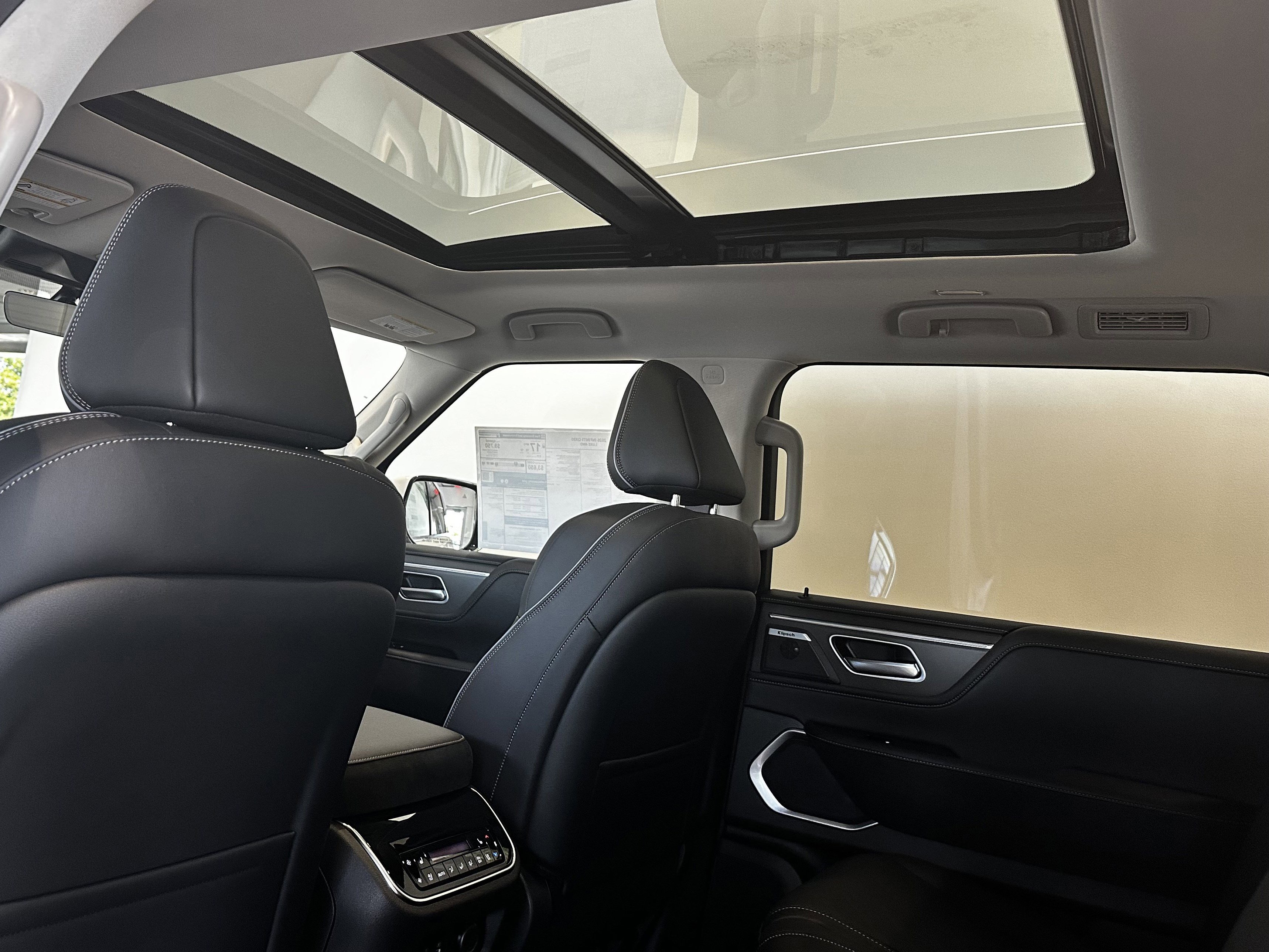 2026 Infiniti QX80 photo 7