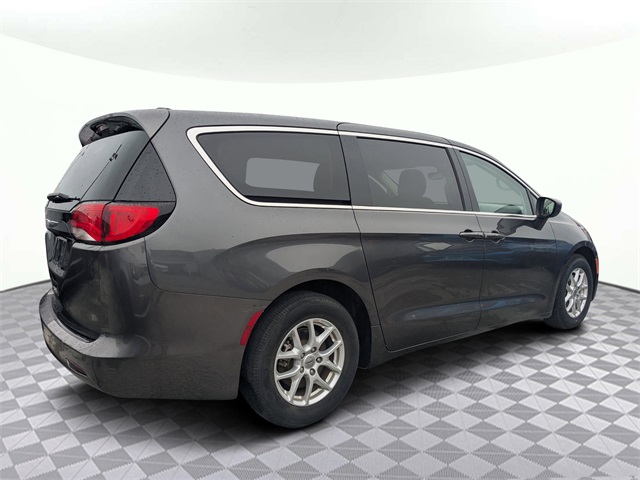 2023 Chrysler Voyager LX photo 3