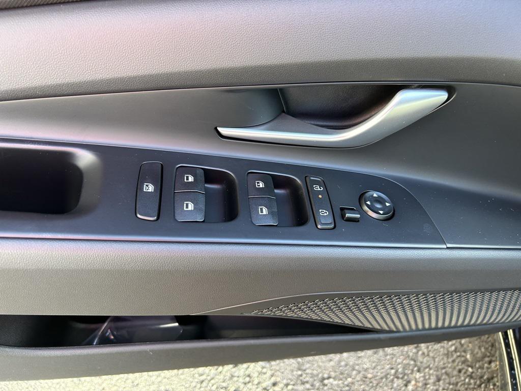 2025 Hyundai Elantra SE photo 9