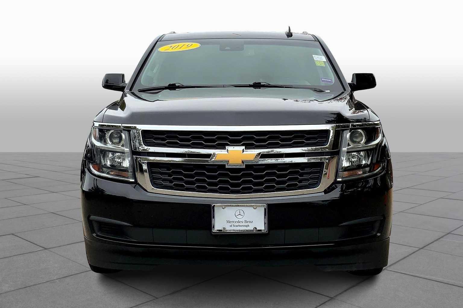 2019 Chevrolet Suburban LT photo 3