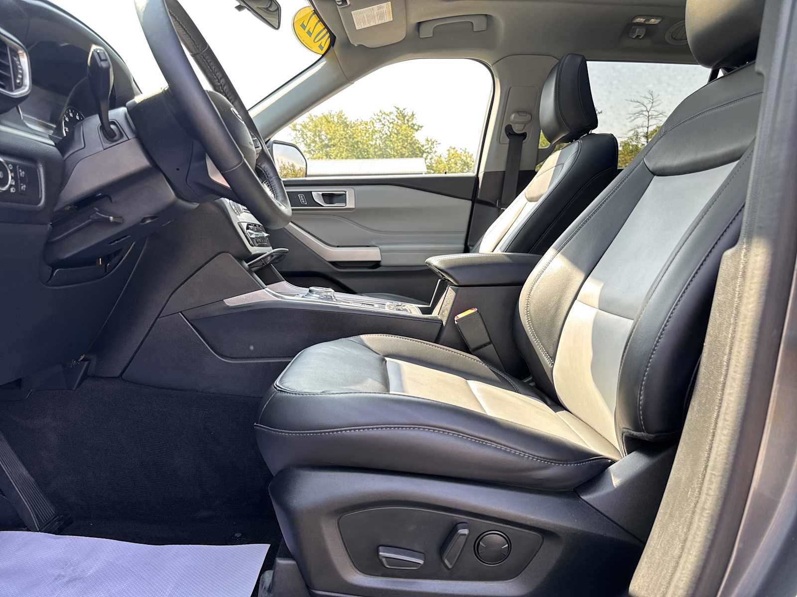 2022 Ford Explorer XLT photo 15