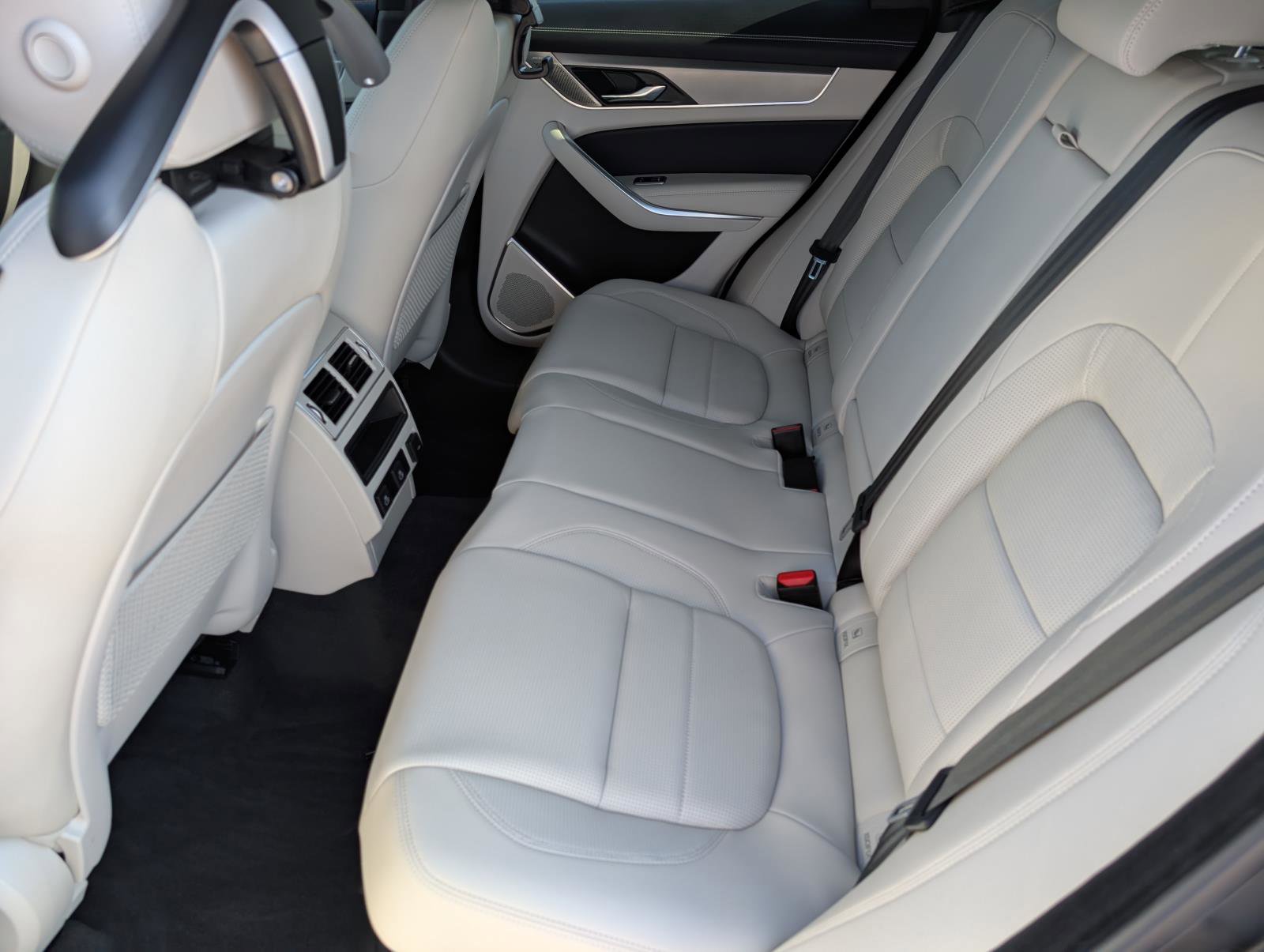 2026 Jaguar F-PACE P250 R-Dynamic S photo 24