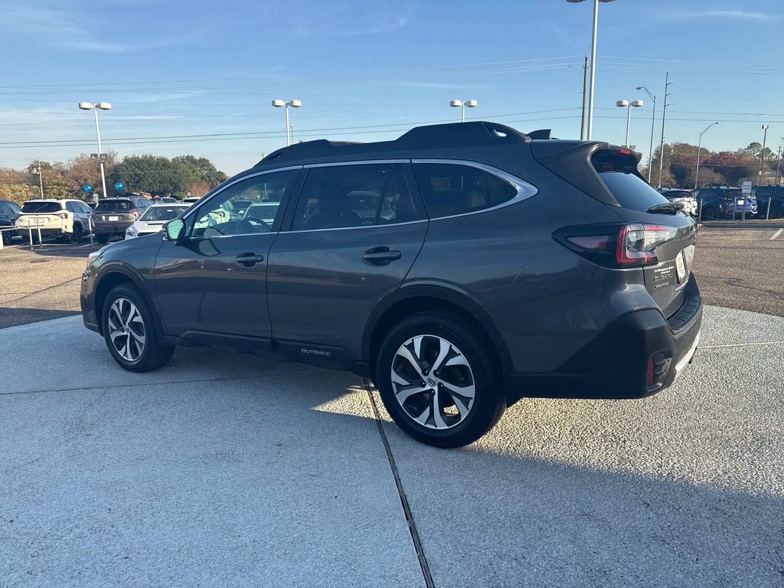 2020 Subaru Outback Limited photo 3