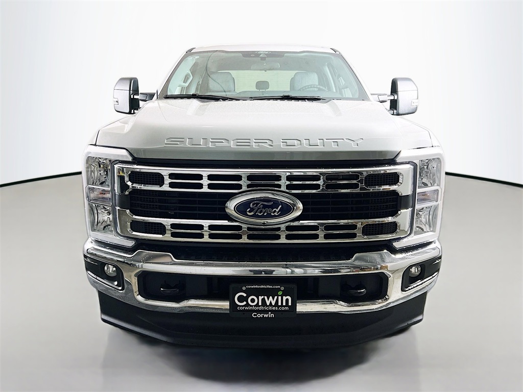 2025 Ford F-250 XLT photo 4
