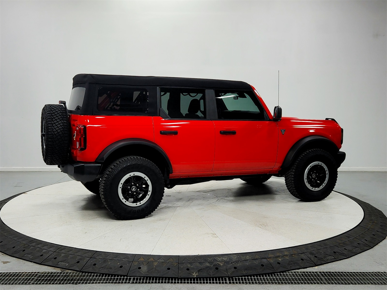 2023 Ford Bronco Base photo 4