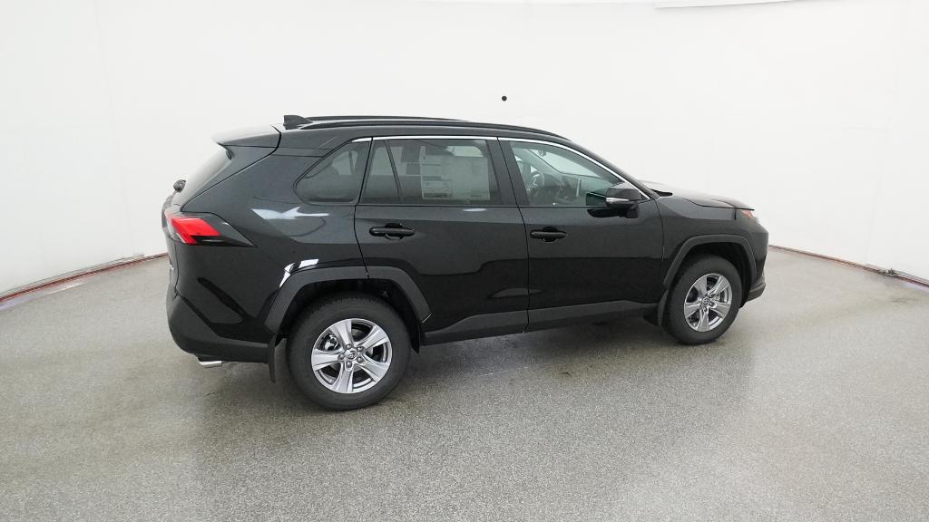 2025 Toyota RAV4 XLE photo 24