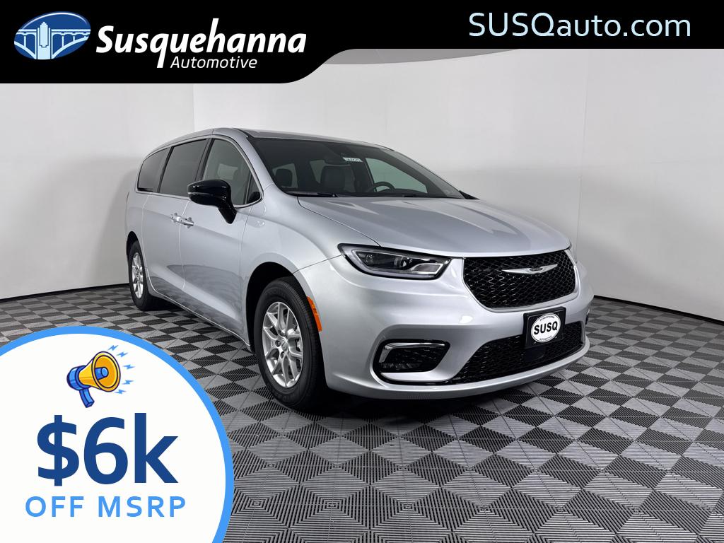 2026 Chrysler Pacifica Select's photo