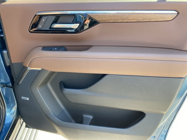 2025 Chevrolet Suburban High Country photo 35