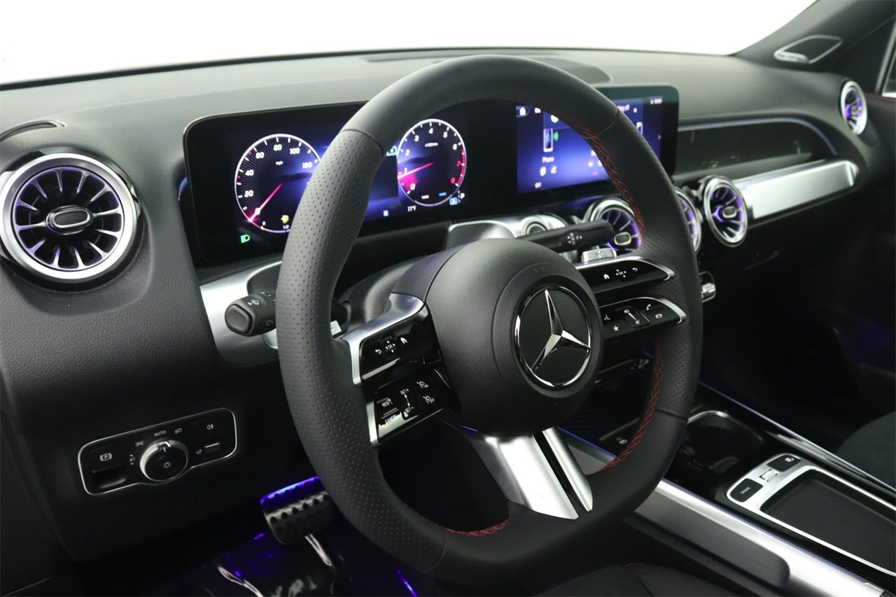 2025 Mercedes Benz GLB 250 photo 3