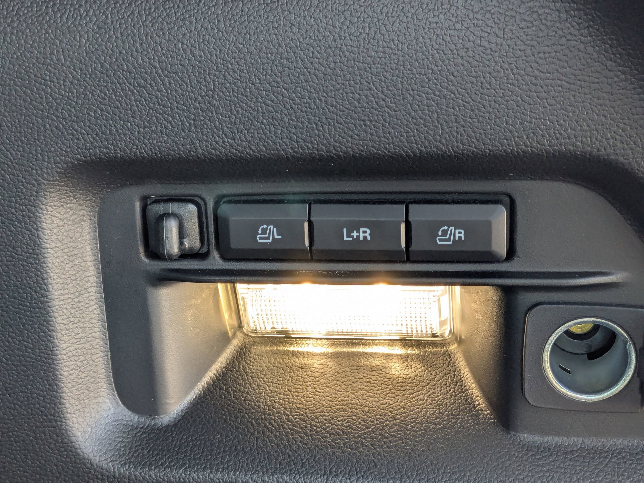 2024 Ford Explorer ST photo 36