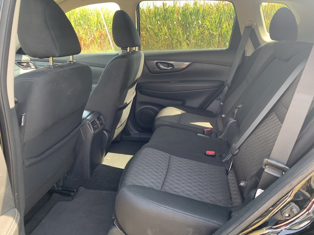 2018 Nissan Rogue SV photo 11