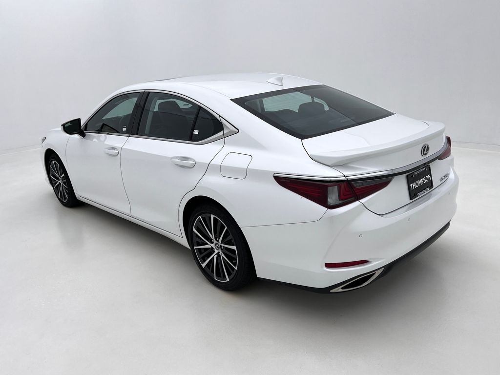 2025 Lexus ES 350 photo 10