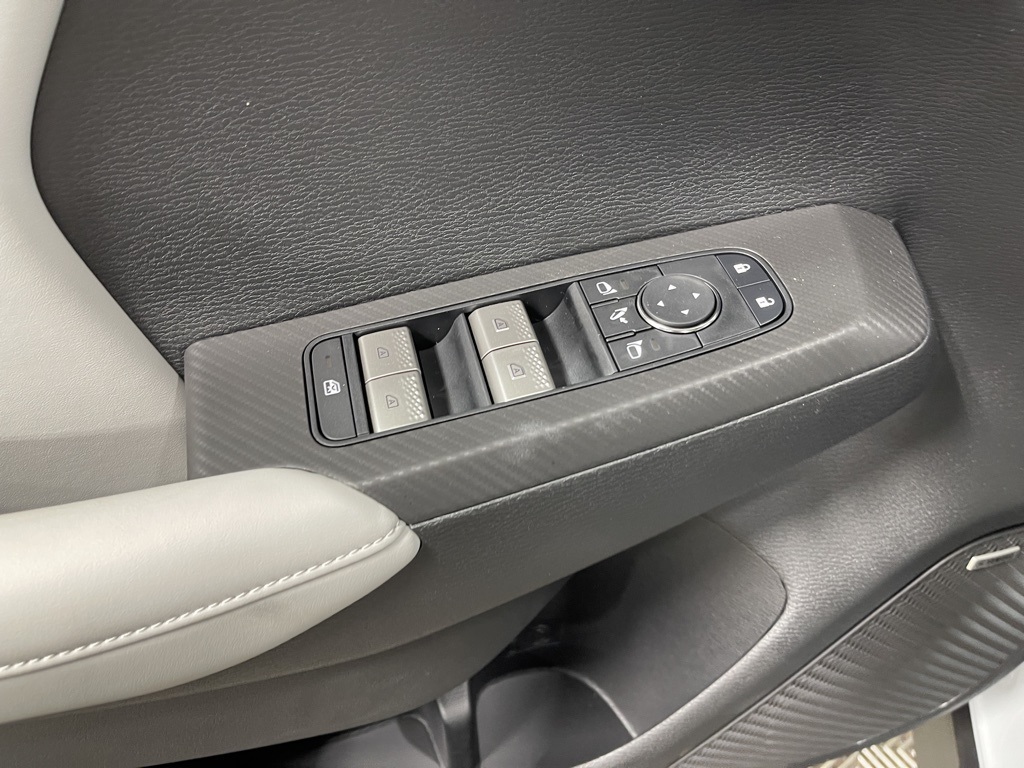 2025 Mitsubishi Outlander SE photo 18