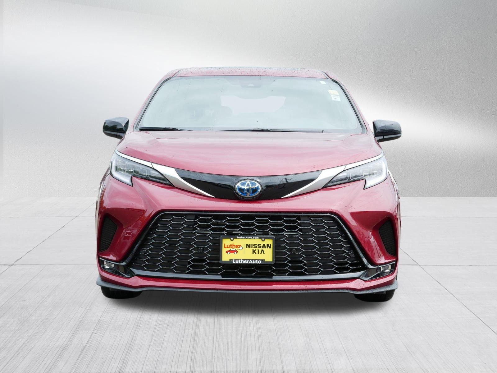 Used 2022 Toyota Sienna XSE with VIN 5TDDSKFC8NS067989 for sale in Inver Grove, Minnesota