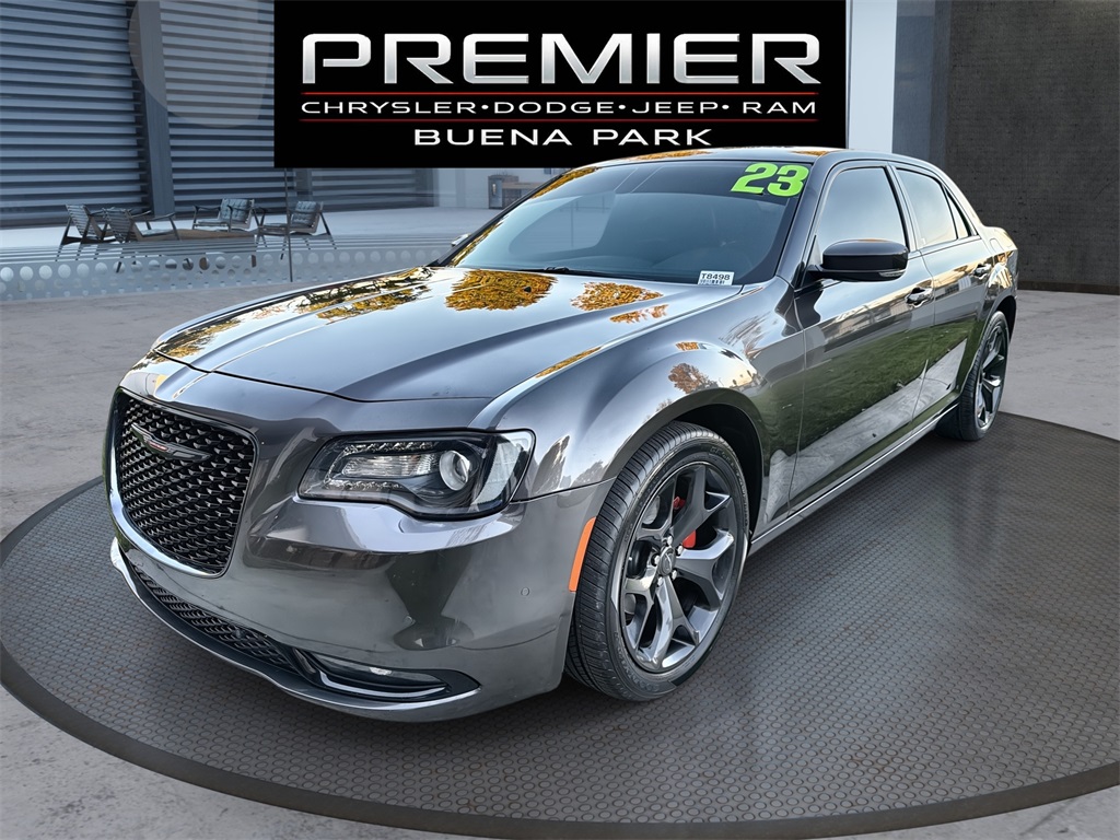 2023 Chrysler 300 S's photo