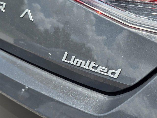 2025 Hyundai Elantra Limited photo 5