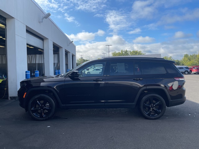 2023 Jeep Grand Cherokee Limited photo 2