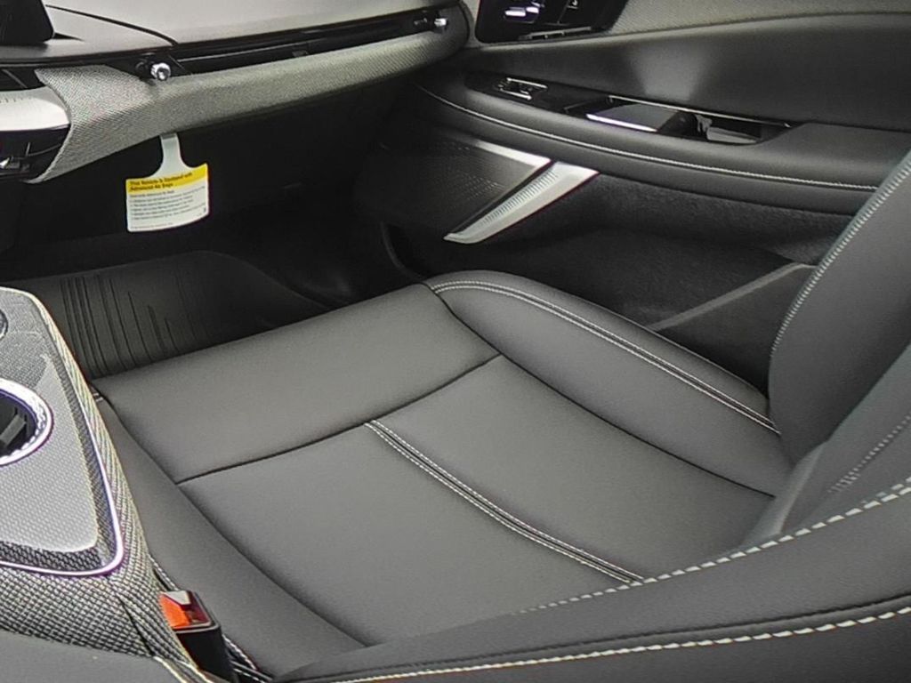 2025 Cadillac Optiq Luxury photo 13