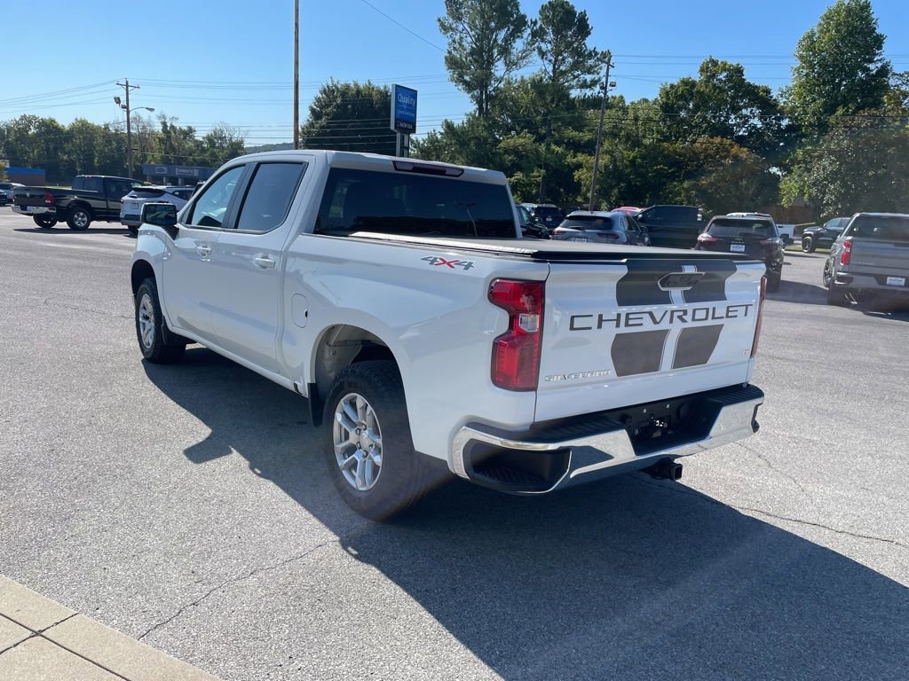 2023 Chevrolet Silverado 1500 LT photo 2